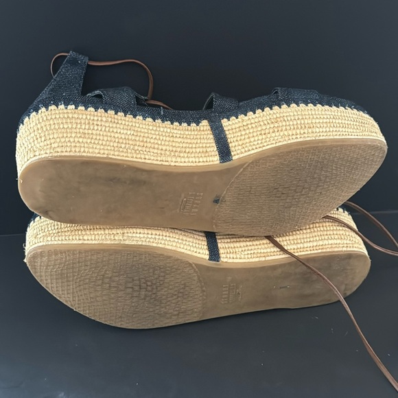 Stuart Weitzman Romanesque Lace-Up Platform Sandal 9 - Picture 13 of 16